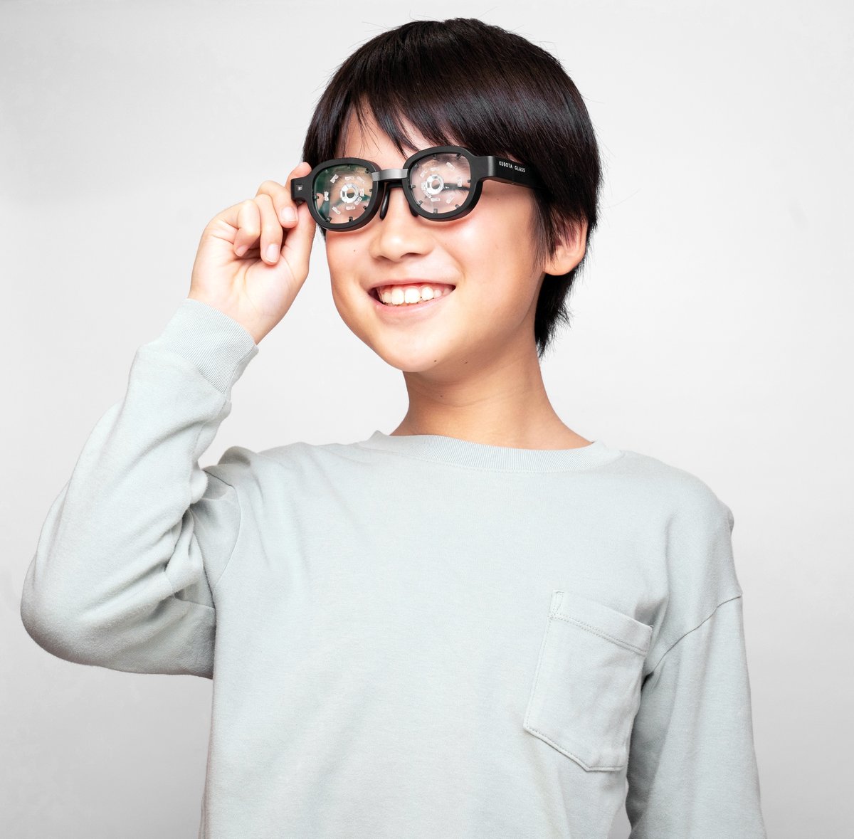Kubota Glass®を装着した男の子